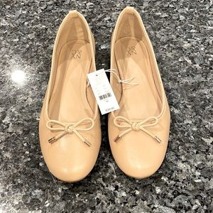 Women’s NY & Co Beige Flats Size 10 NWT